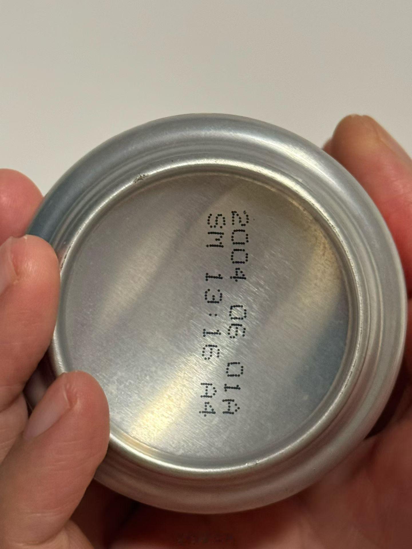 在家里翻出来一罐2004年的可乐还是奥运会的纪念罐不知道喝了是啥味道