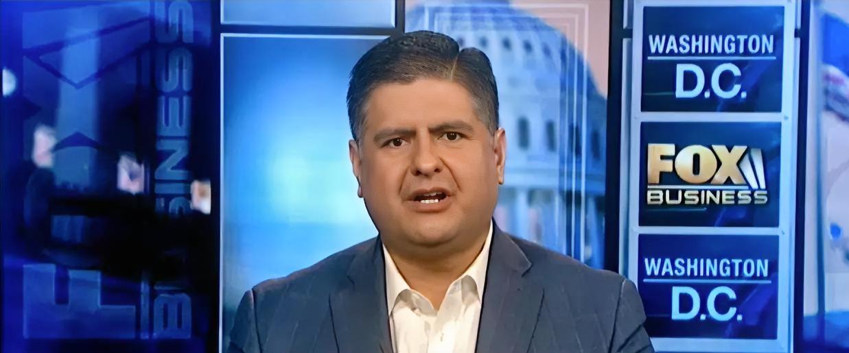 具有讽刺意味的是，曾担任特朗普顾问的布莱恩·兰扎（他在多次采访中敦促乌克兰"接受