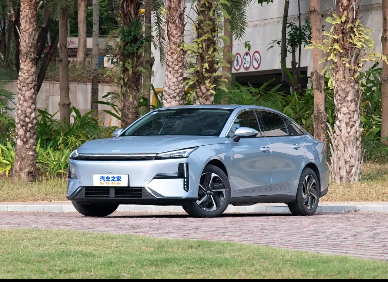 吉利银河L6：家用代步车型实际体验

吉利银河L6是一款面向家庭日常使用的紧凑型