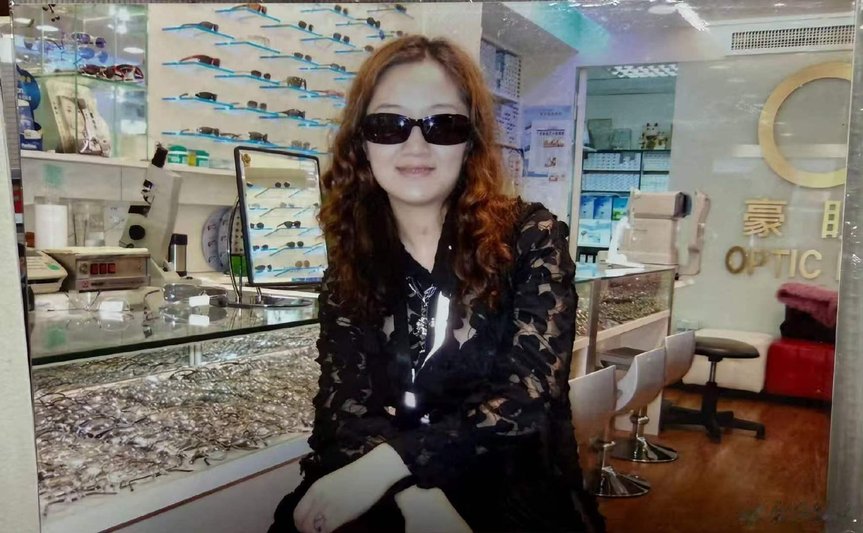 向涵之晒妈妈照片向涵之晒小时候和妈妈的合照 原来向涵之这么美是遗传了妈妈的基因！