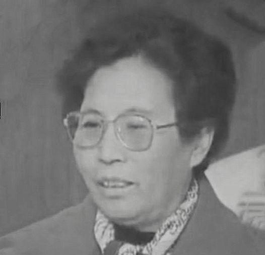 姚淑贤因违纪私自带走毛主席字条，关键时刻毛主席亲自帮她打掩护，喊她快把字条藏好