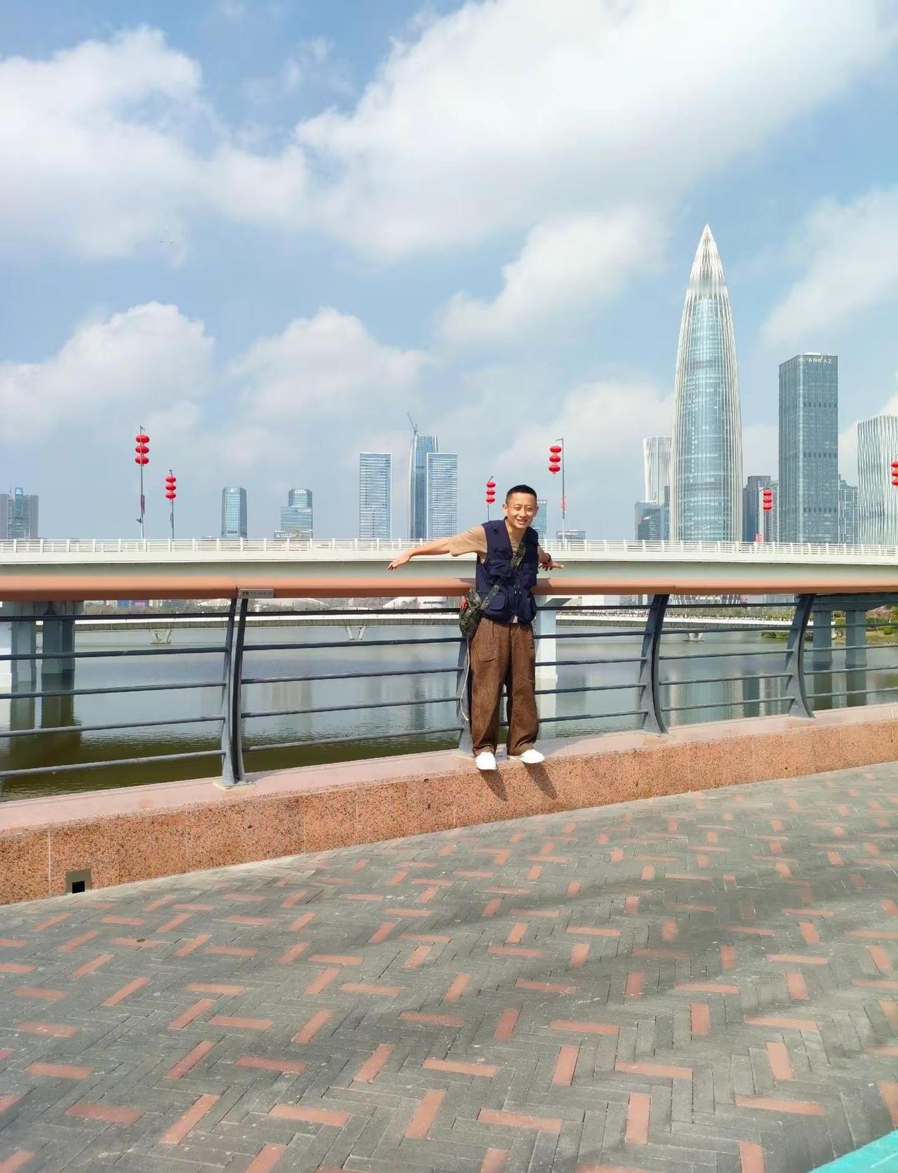 一起野个好身材 跟我打卡最红地标 一道美丽的风景线 游山玩水看世界 享受阳光享受