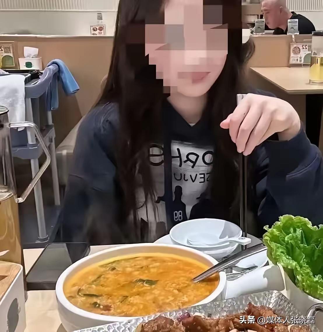 相亲第一面直奔隐私！当众追问同居史、发生过关系没？女生怒离场：没教养的直白最恶心