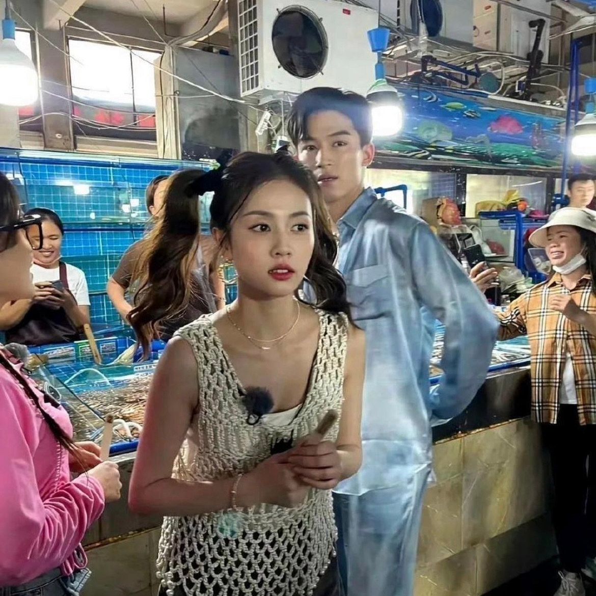 路人镜头里的白鹿，你觉得美不？ 