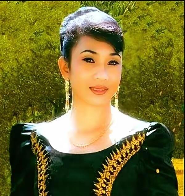 柬埔寨著名女演员碧丽卡相貌硬朗，很像洪森亲王。
我国著名女演员都是非常漂亮的，可
