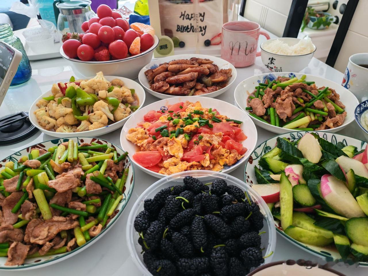 存钱，存钱，存钱，一定要存钱，
存钱对于普通人来说
是积攒底气，
给自己更多的选