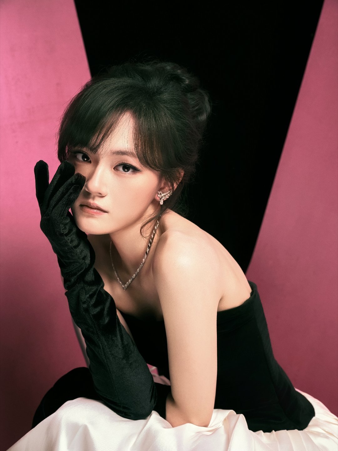 文淇 郁金香小姐 文淇微博之夜出图了，00后复古名伶好灵动