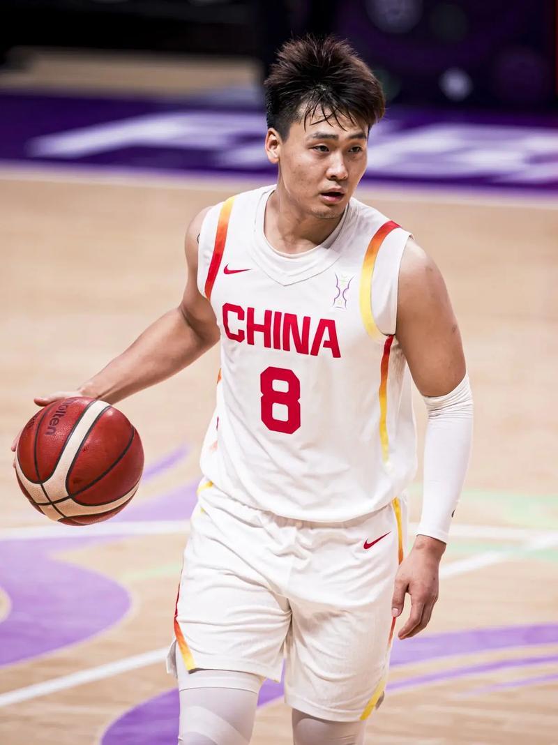 赵睿可能面临CBA公司的追加处罚！
在CBA常规赛第19轮中，北京队坐镇主场迎战