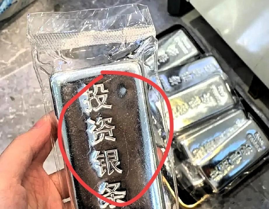 每年3到10月是夏令时，北京时间周一早6点开盘，一直到周六凌晨5点停盘；11月到