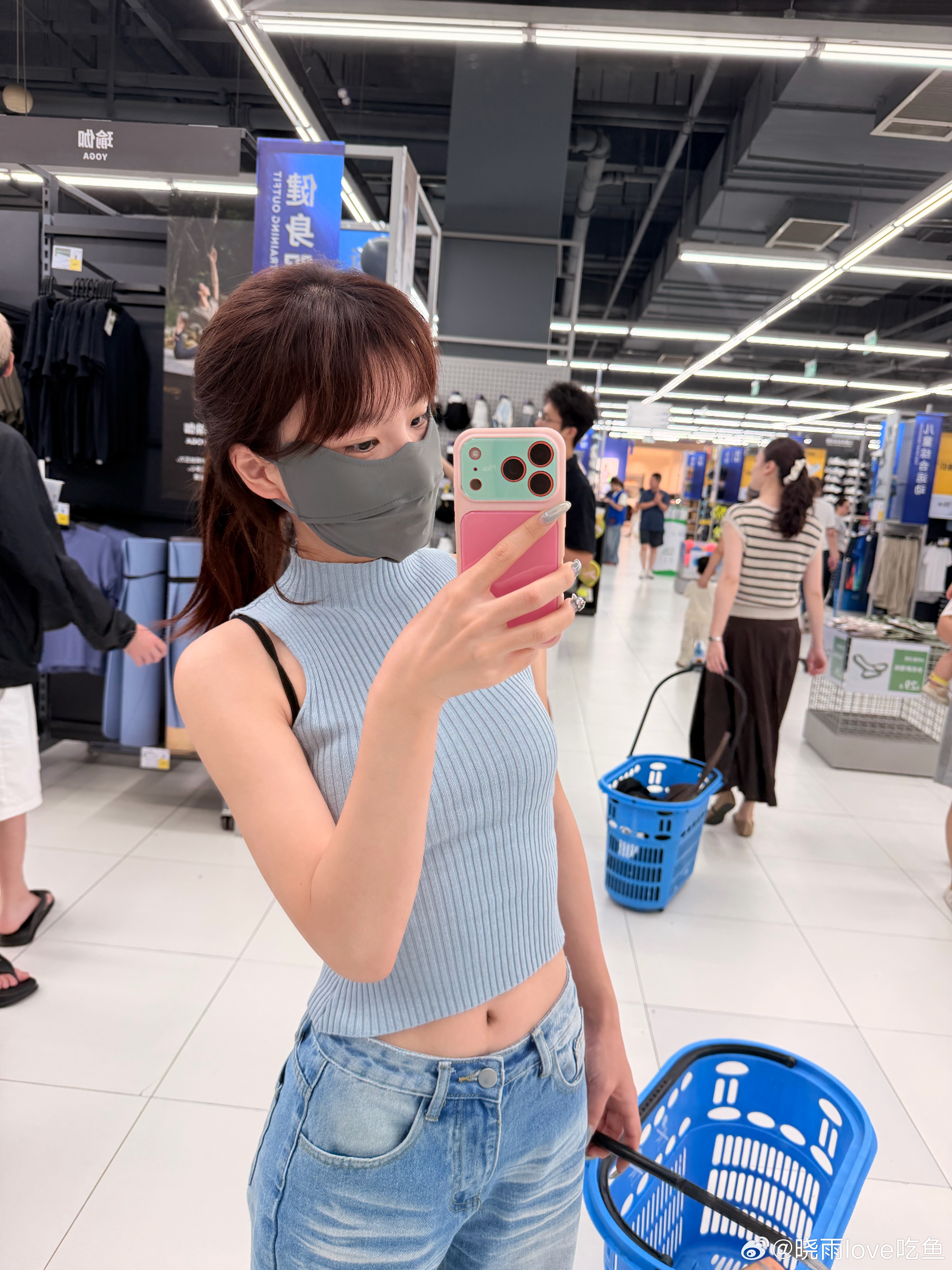 昨天刚学会游泳 今天就来买装备游泳真的可以减肥 这个月我胖了4斤 昨天一天瘦了2