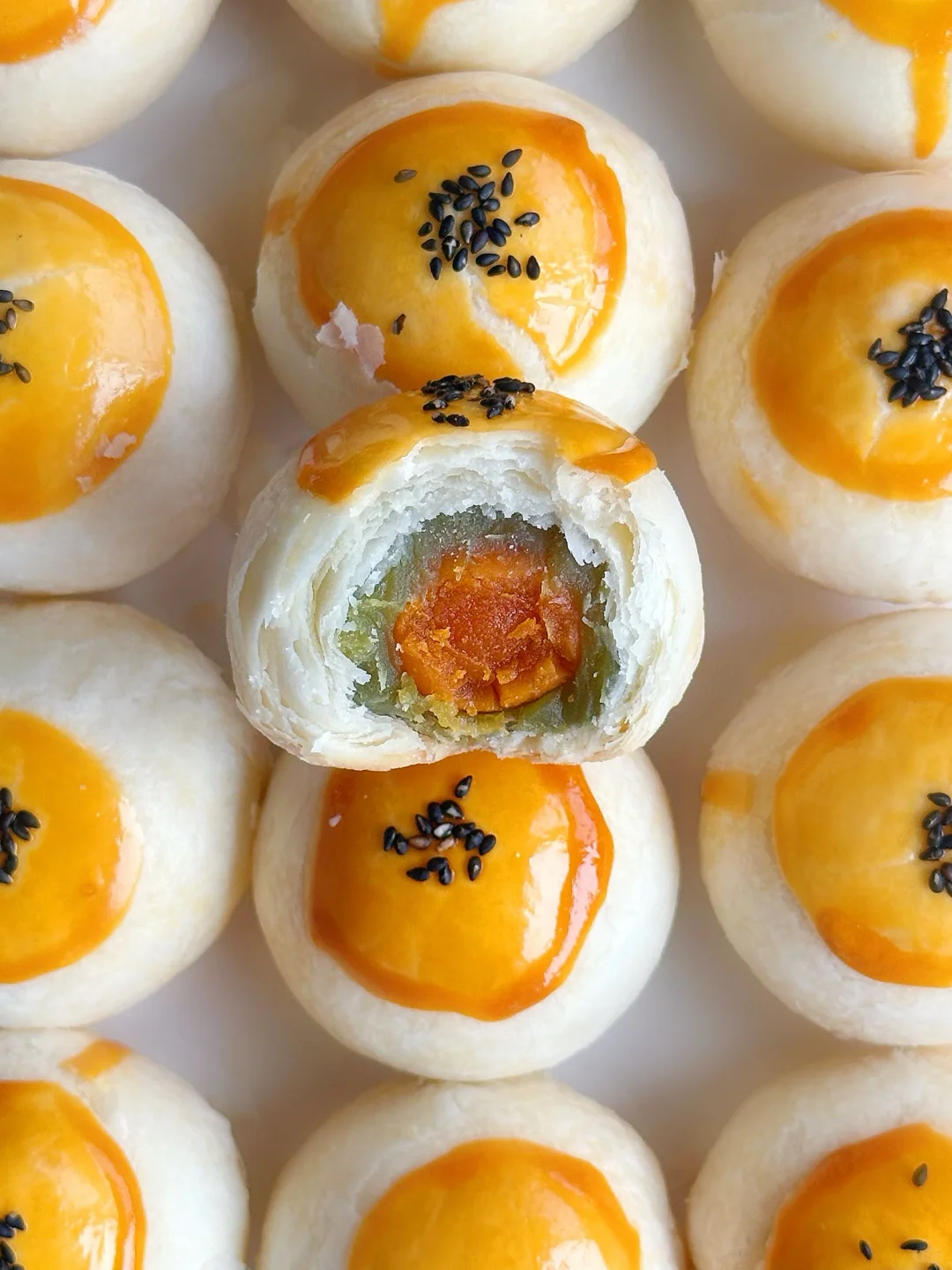 层次分明‼️酥到掉渣‼️分享蛋黄酥成功的秘诀