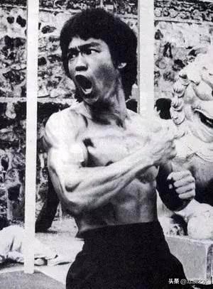 1973年香港娱乐圈爆出惊天大瓜：嘉禾首席导演罗维满头大汗冲进警署，大喊“救命！