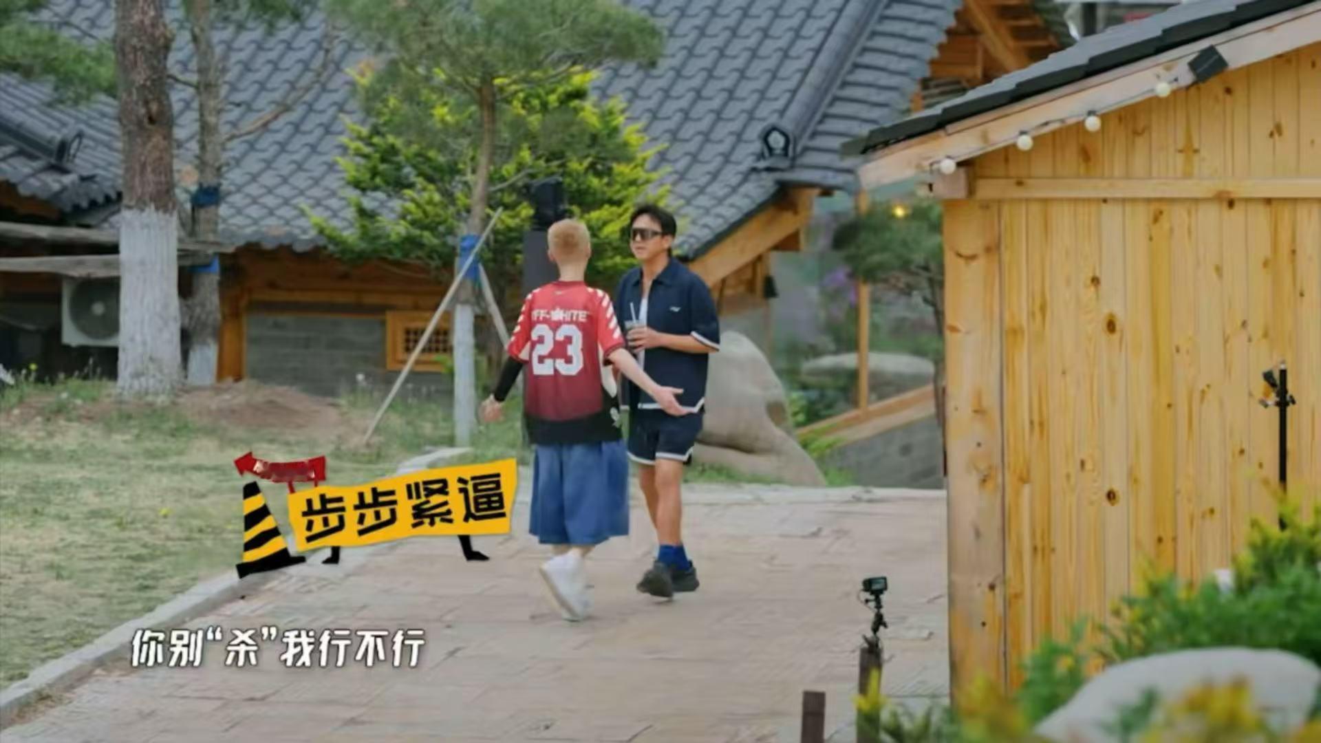 邓超问鹿晗是不是儿子鹿晗承认邓超帅这么难吗哈哈哈哈哈邓超 鹿晗没有遗传我的优点 