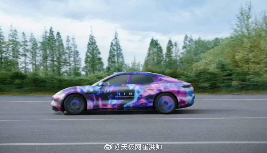 尚界Z7的测试谍照，车衣都是如此酷炫；还可以看到过弯的姿态平稳贴地，猜测可能配备