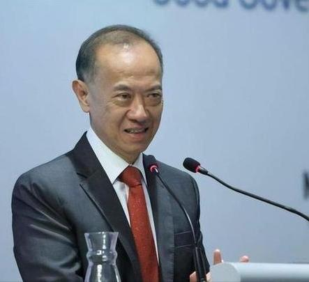 新加坡前外长：印度多元文化等相对地，中国“相对同质化”，外国人更容易疏离。

据