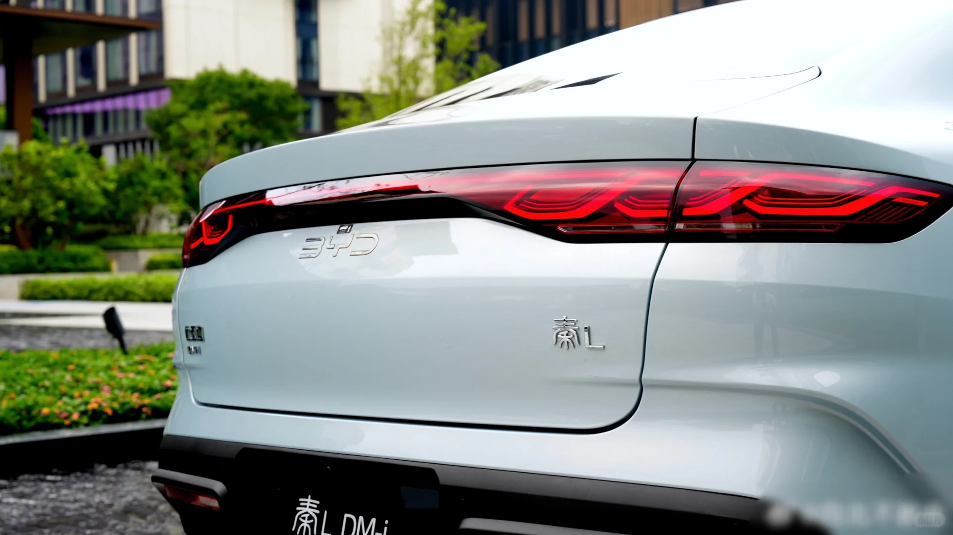 比亚迪向中高端家家轿出击了，秦L内饰和大众帕萨特、丰田凯美瑞、本田雅阁的对比，谁...