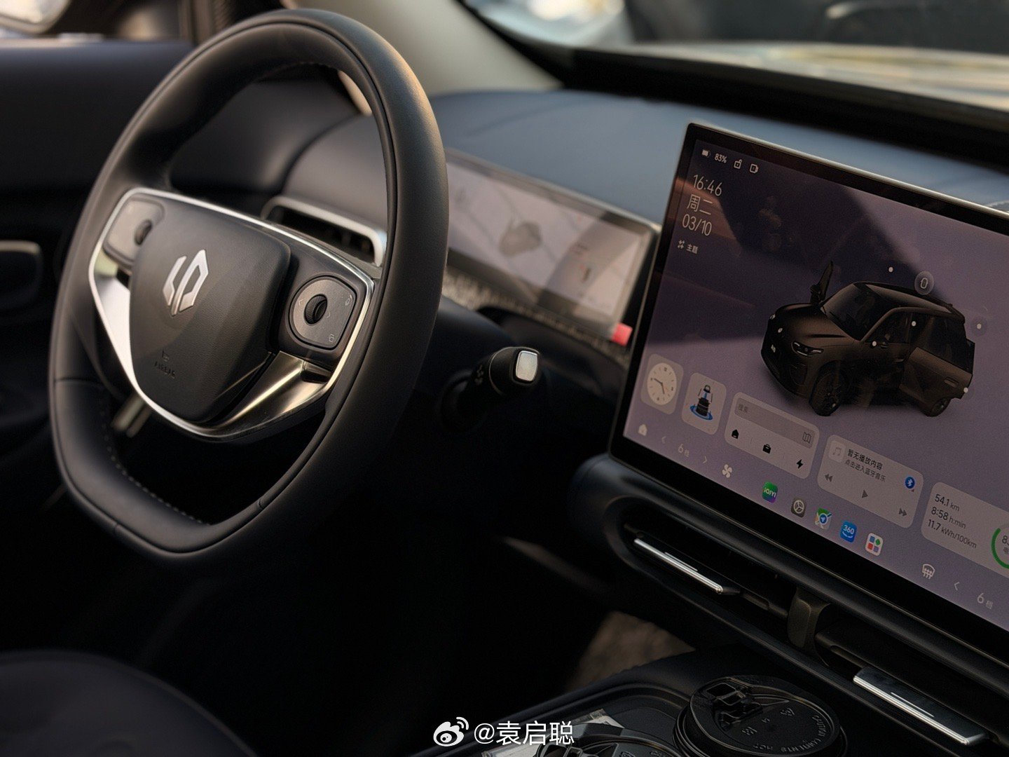 去试了零跑最新的A10，非常离谱，10万以下，配齐激光雷达，城区NOA，车位到车