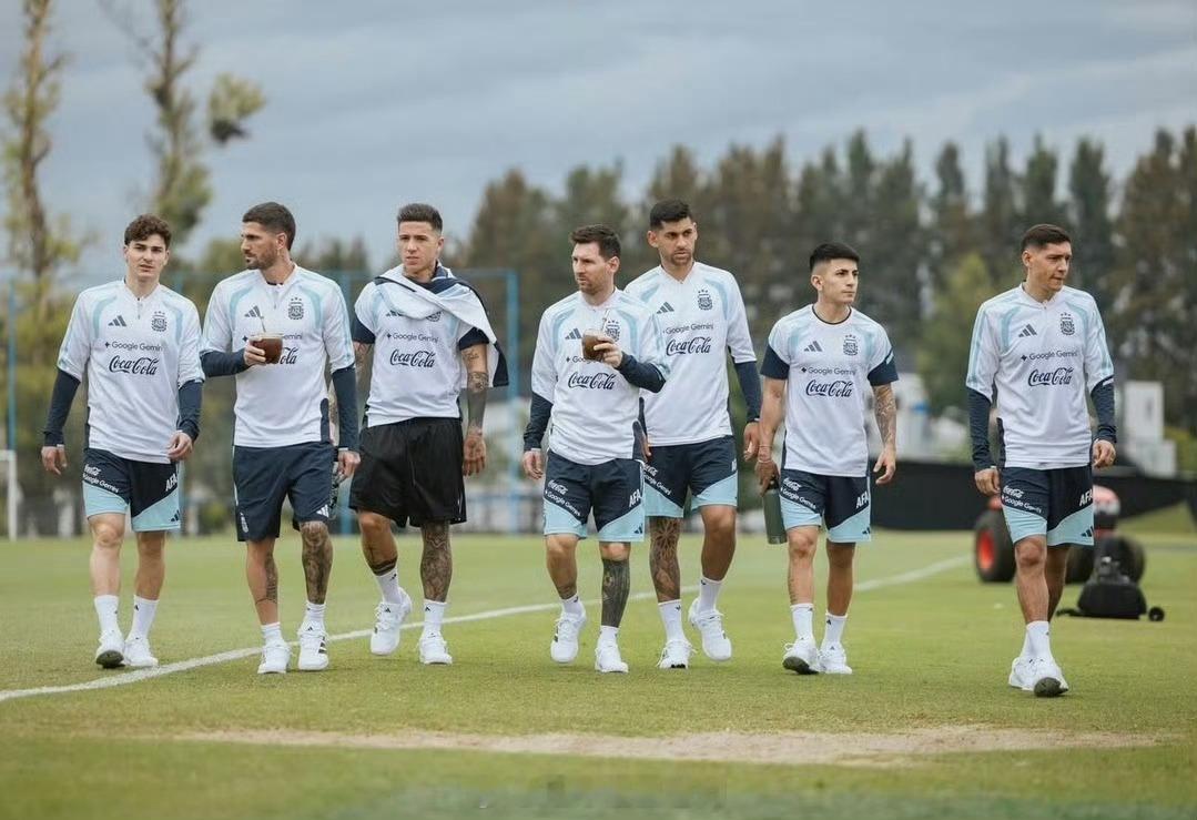 西媒：阿根廷世界杯热身引吐槽，对手太弱被指备战不利据西班牙《阿斯报》报道，卫冕冠