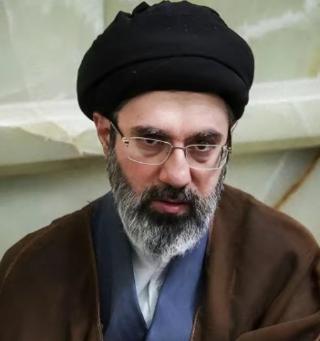 伊朗现在终于明白过来了，自己不管买什么装备都没用，现在的当务之急就是要把美国在自