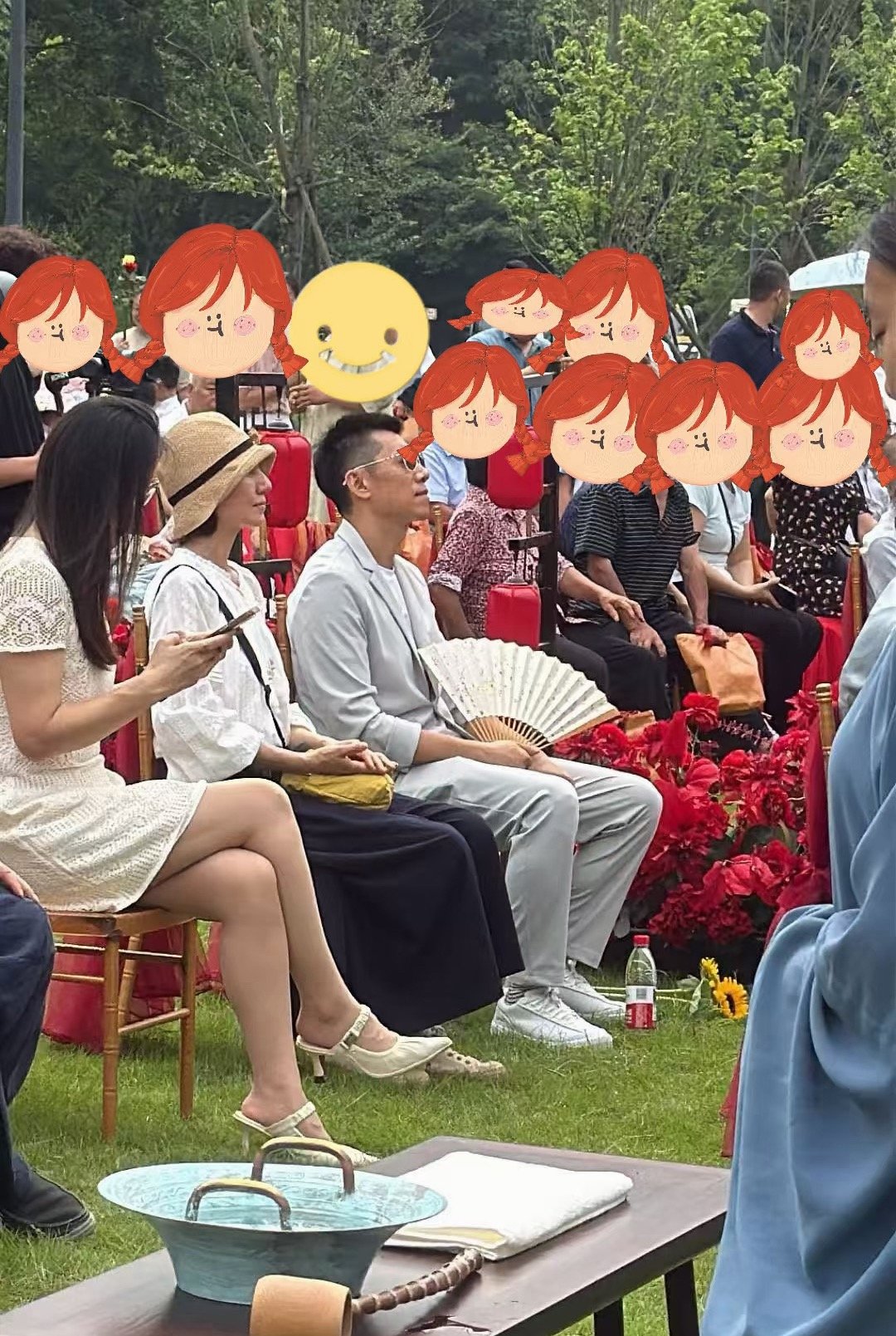 袁泉夏雨出席朋友婚礼袁泉夏雨出席朋友婚礼，两人好低调，看起来很平易近人！袁泉夏雨