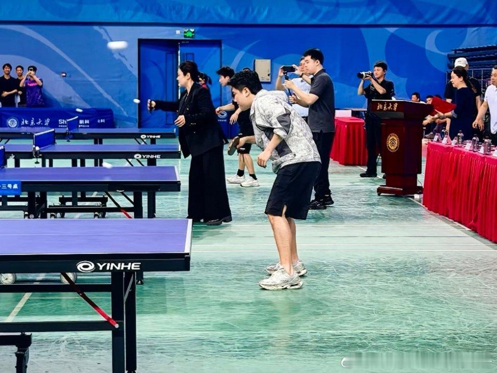 梁靖崑和徐瑛彬现身北京高校杯比赛🏓📷cr·有所思 