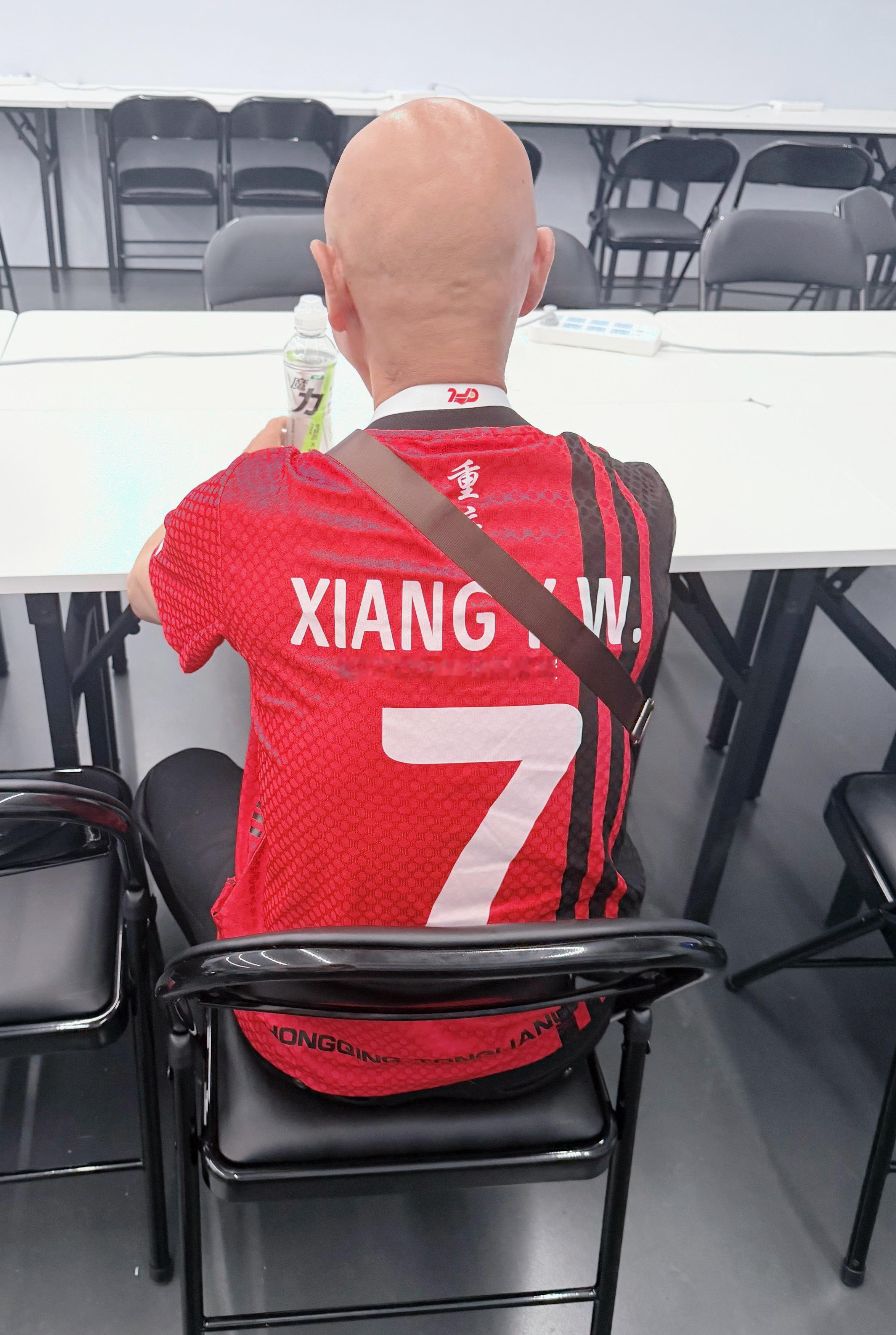 我家老头儿也要看他的队长向余望 重庆·重庆龙兴足球场