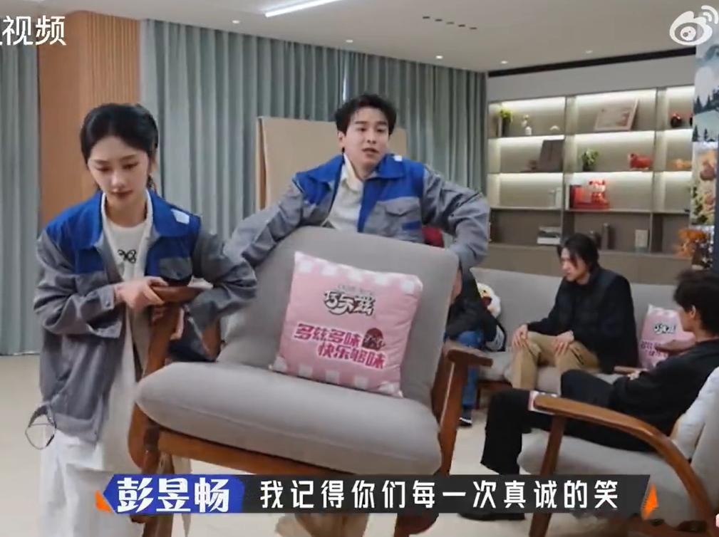 彭昱畅从考生变成带队辅导员了反差感直接拉满，曾经在《演员的诞生》分组赛里身处死亡