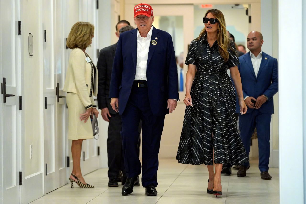 投票日，梅拉尼娅Melania 和丈夫特朗普参加2024年总统选举投票。梅拉尼娅