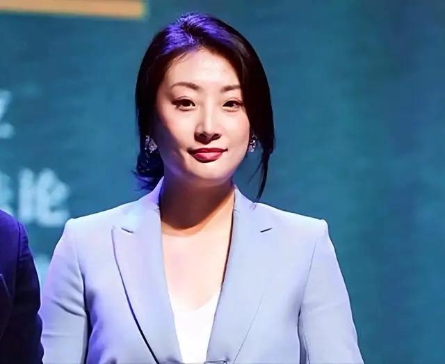 宗馥莉她三叔这波操作，真是给所有人上了一课：没那格局就别硬蹭高端局，不然吐槽的话