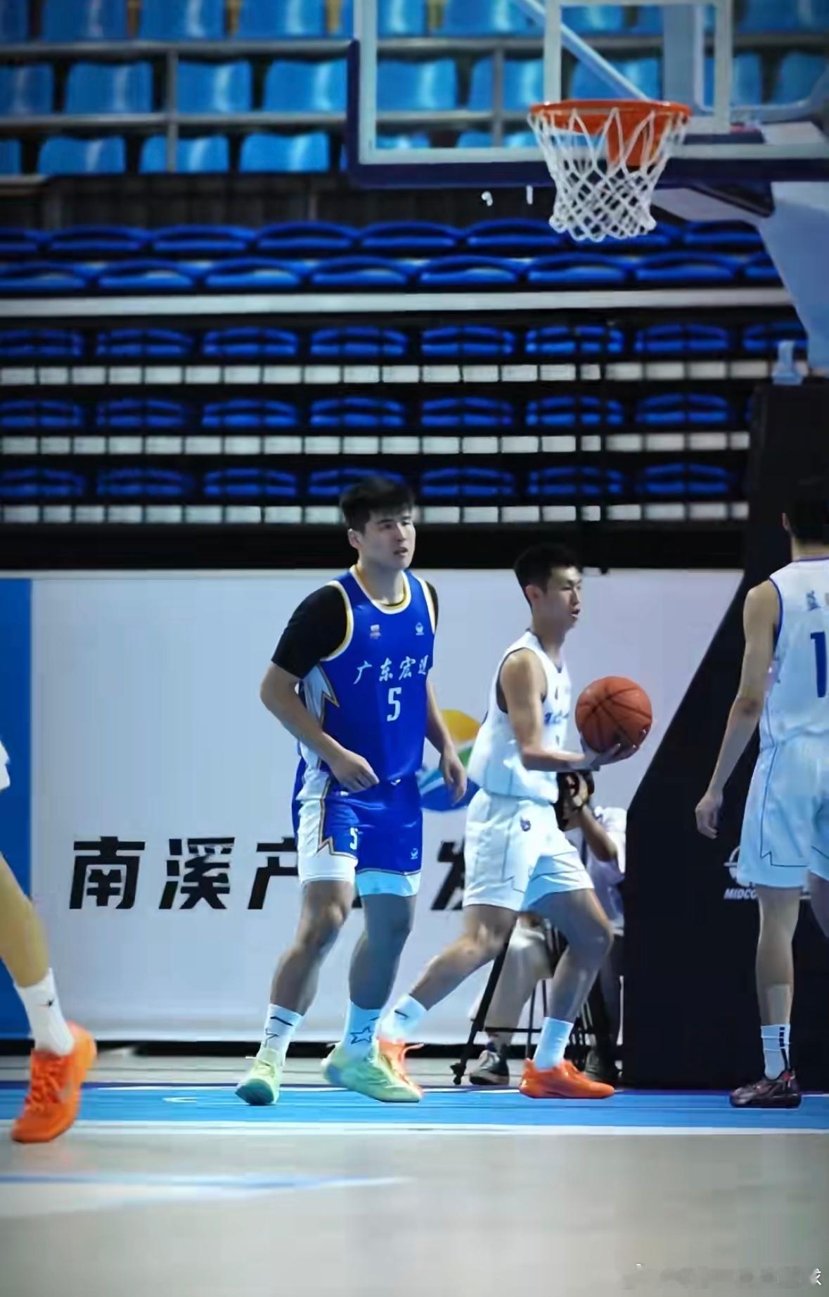 今晚20点，全国U21青年锦标赛迎来关键较量，广东宏远青年队和青岛队正面交锋。上