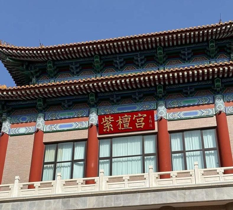 尊重，才是最基本的修养
近日陈丽华先生逝世，不少人又开始热议她的财富、身份和与迟