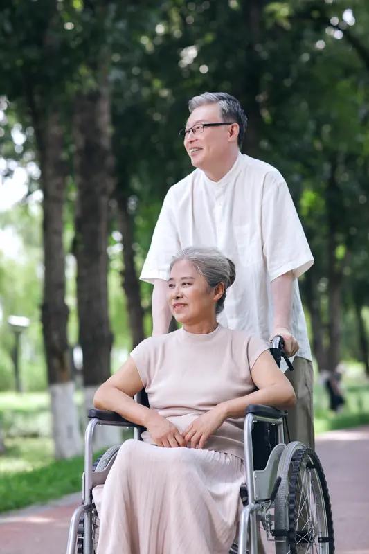 母子一段对话戳醒无数人：不结婚，晚年就一定凄惨吗？
 
一段普通母子聊天曝光，刷