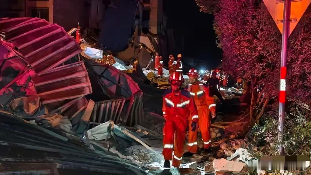 广西挺住，两部门来了
在 18日0时21分，广西柳州市柳南区发生了5.2级地震，