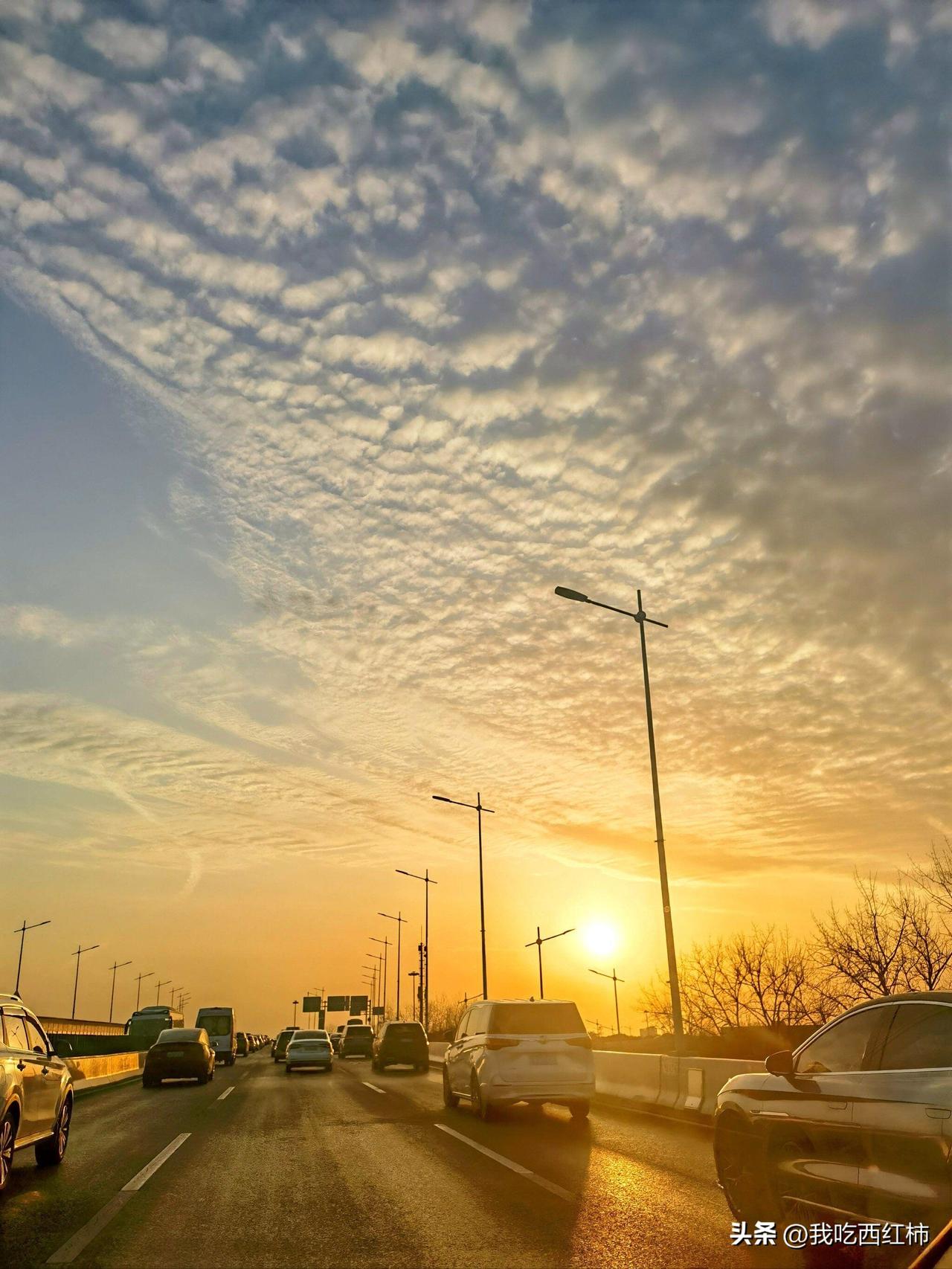 中年男人出轨，从来不是图新鲜。很多妻子想不通：日子终于安稳了，男人怎么反倒出轨了