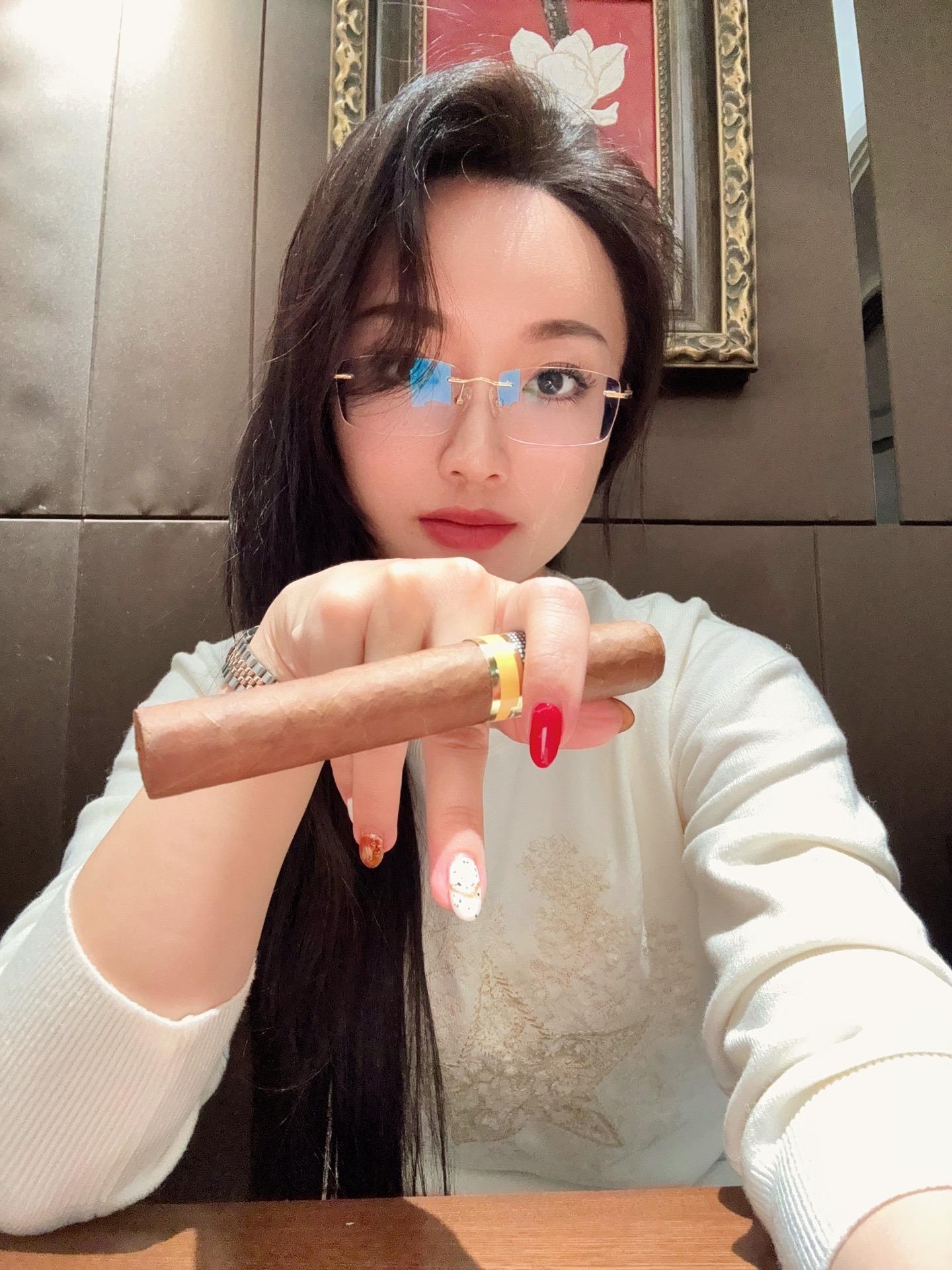 上学时候约架，对方来了仨人，我一甩刘海儿，右边还有七个。