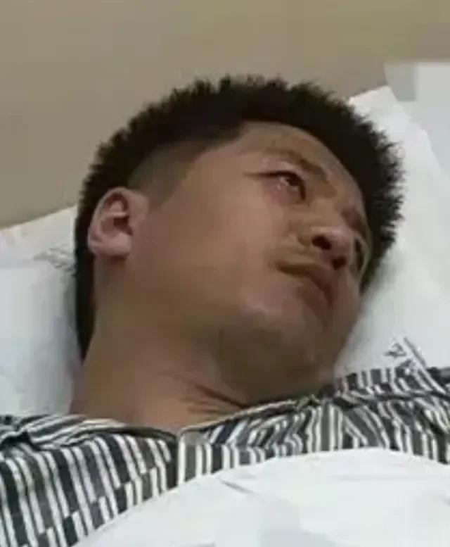 达叔在一部电影说过：为了抓犯人，我肚子上被捅了好几刀，最后我得到什么？换来了两个