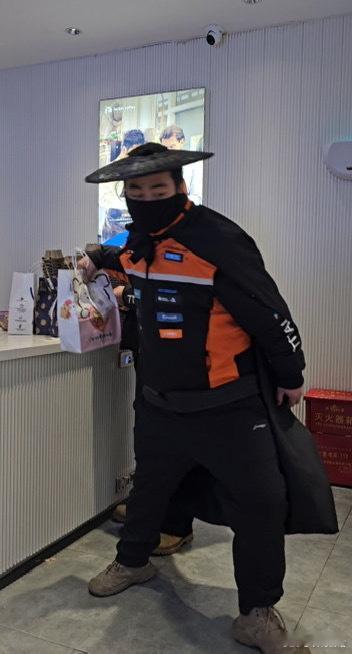 镖人里的帅哥是消耗品真的太上头又太虐！刚被帅晕就下线，看得我又爱又心痛。还好有淘