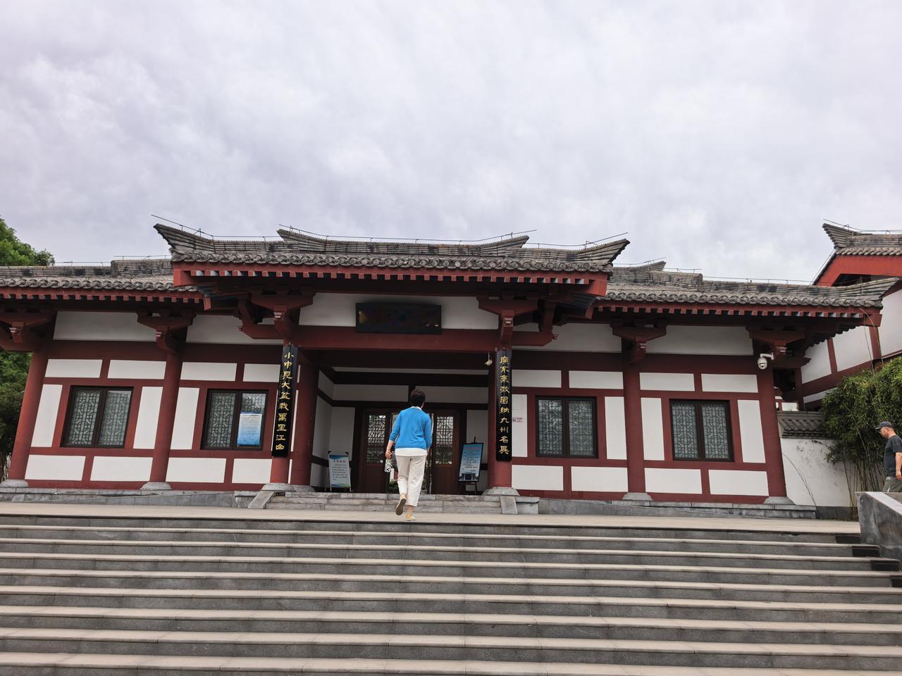 昨天突然发现，宝鸡有一处还藏着一个苏州古典园林。到底像“拙政园”还是“留园”，这