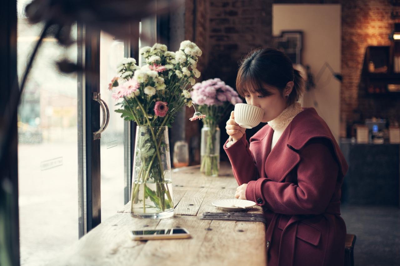 咖啡厅人像写真摄影咖啡厅拍照 旅拍 约拍