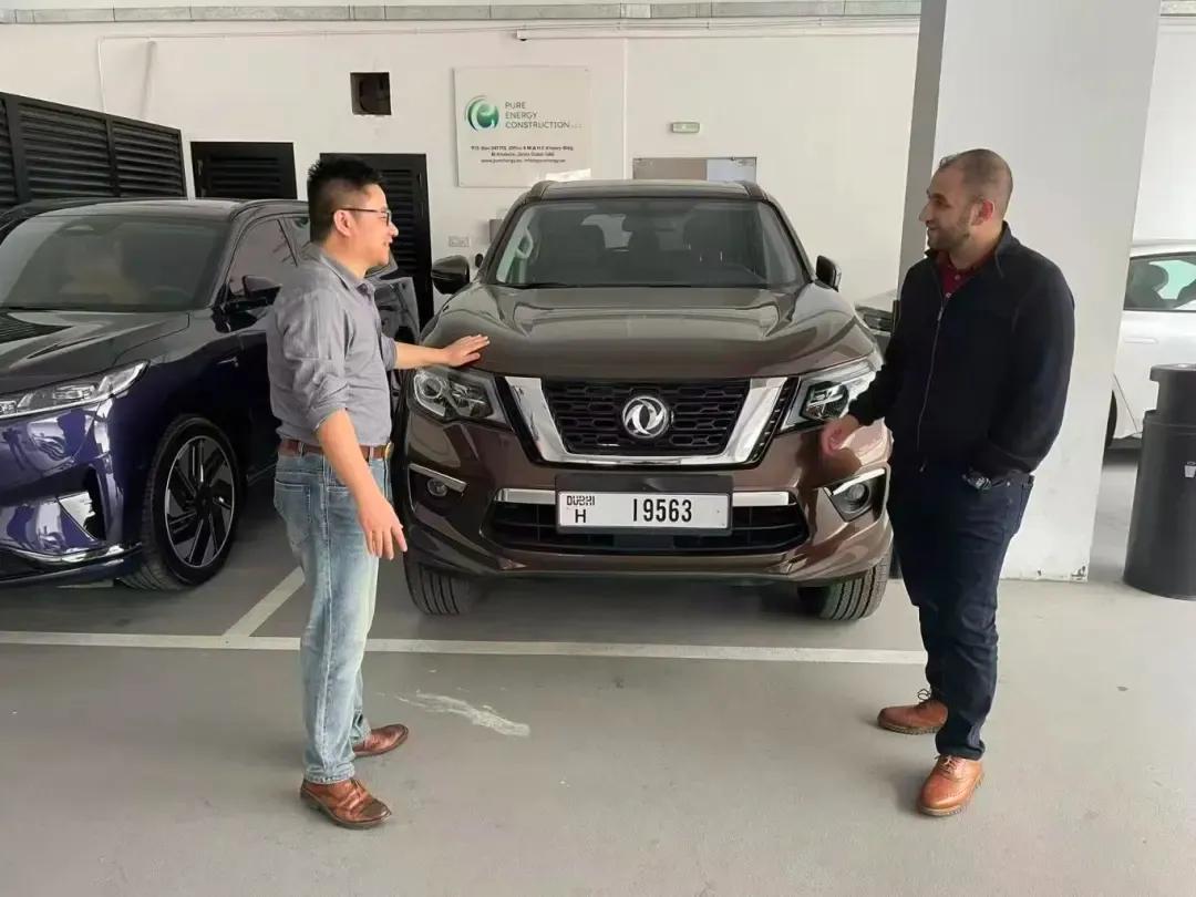 这是东风哪一款车，好像国内在哪里也见过！[笑哭]