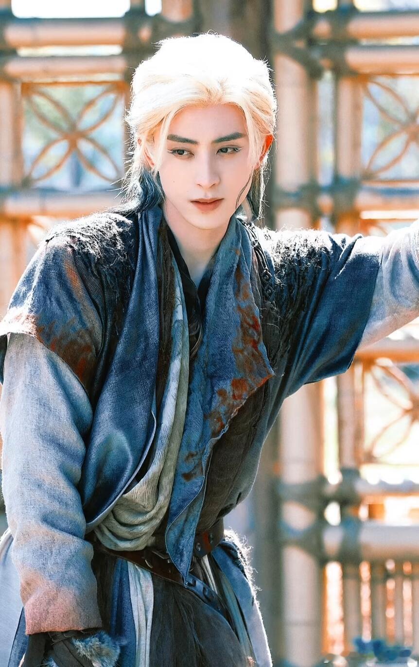 我知道我2025年爱上的第一个男人是不会让我失望的，敖瑞鹏请给我发红包[可怜][