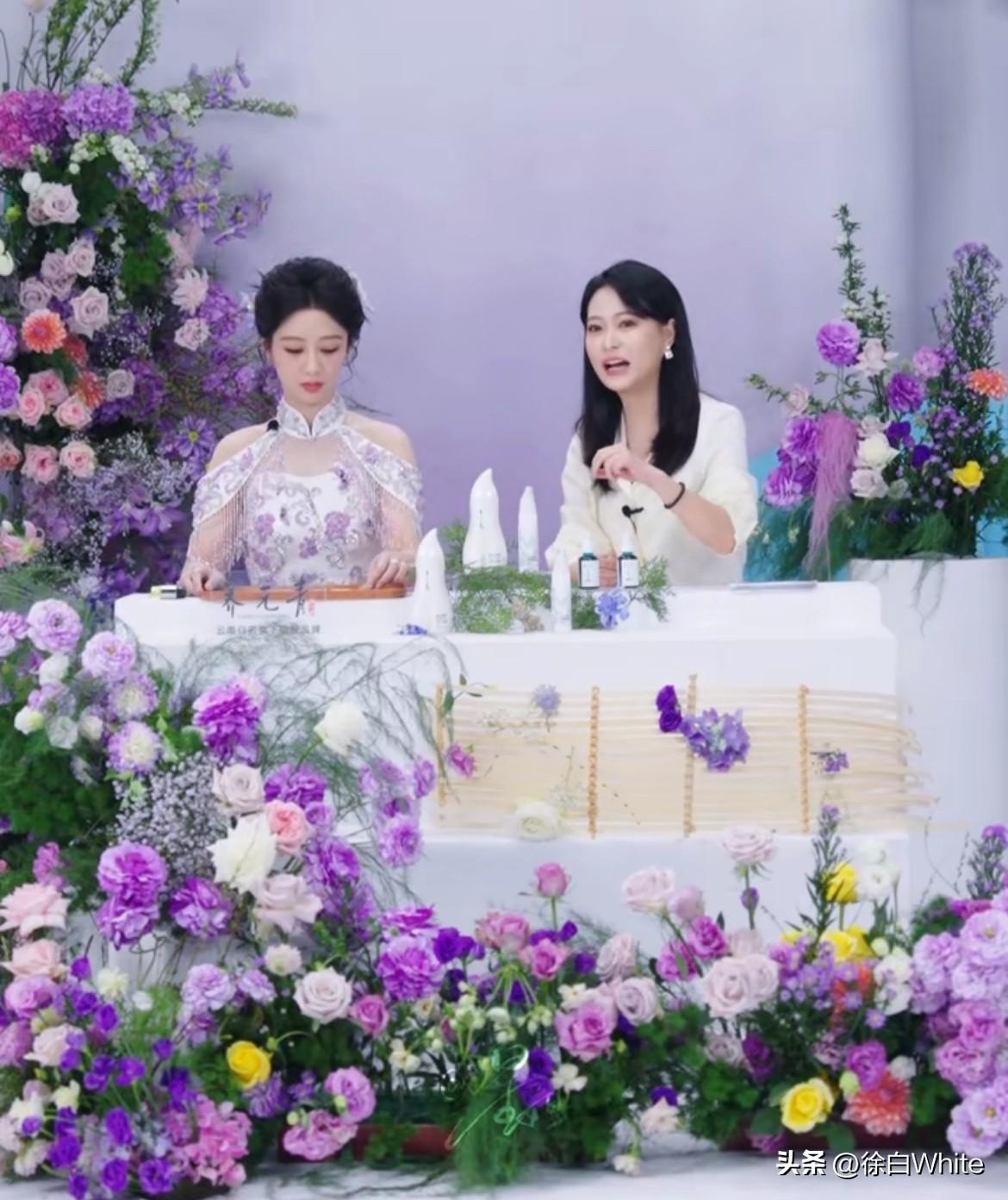 4月1日，杨紫今晚“敲”开心的！
杨紫今晚在直播间猛猛敲锤子拓印这段又解压又有趣