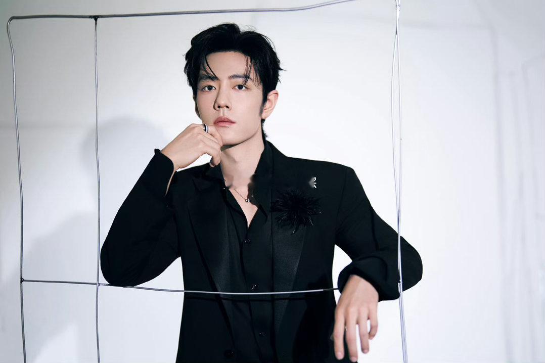 肖战给李宇春北京演唱会送花篮李宇春演唱会《皇后与梦想》巡演北京收官，花篮传递美好