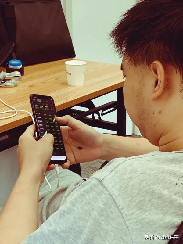 3.科技线连续两天反弹，虽然Cpo海外链盘前有利空小作文，但影响不大，今天最强的