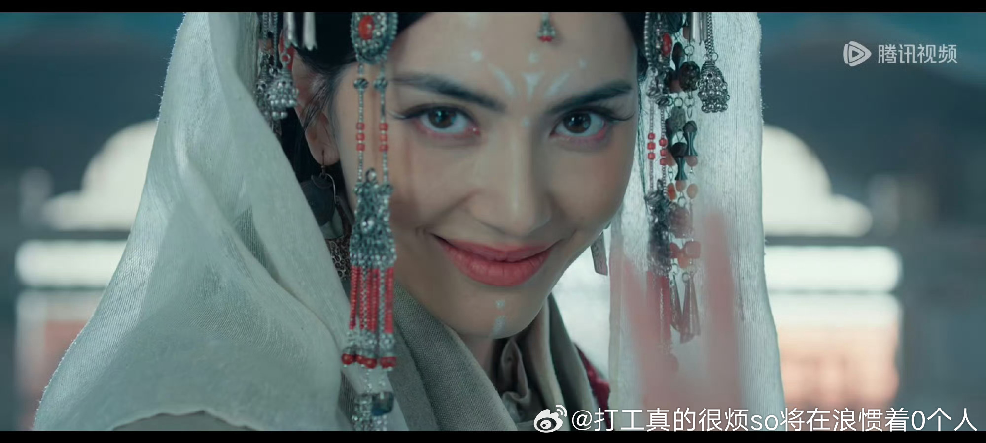 哇哪国人都一样这种大五官妆容滤镜活动可以明艳美女古装剧怪怪的还有点吓人 