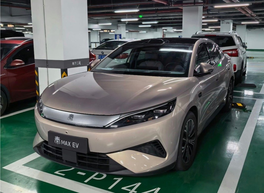 比亚迪秦MAX以9.99万起售，把闪充、天神之眼B和云辇-C一次性下放到10万级