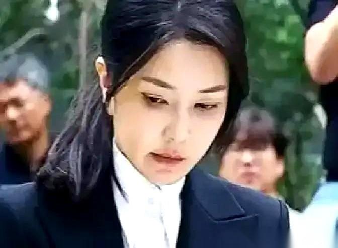 宪法法院最终给尹锡悦案下的裁决是未构成颠覆政权意图，仅予以训诫并责令公开道歉。