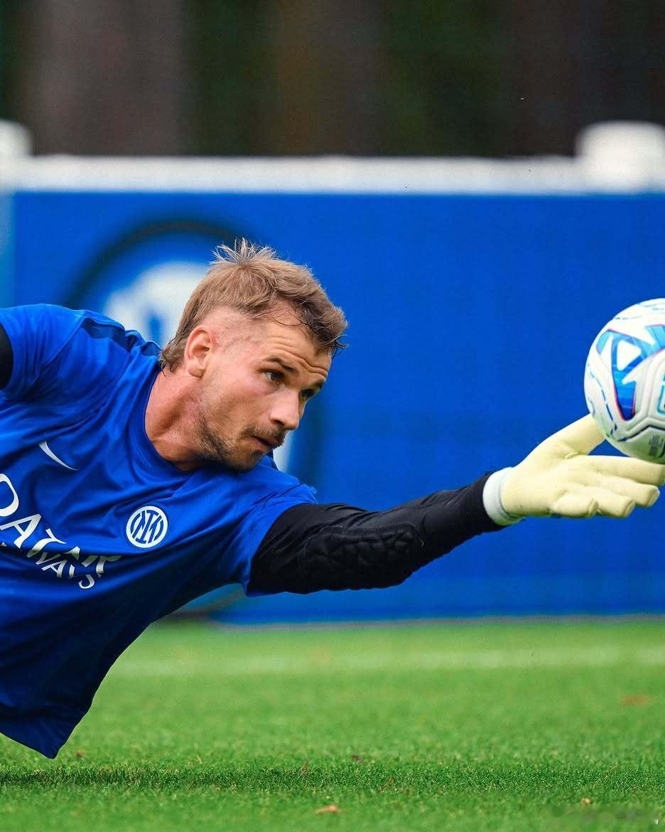转战室外，继续练！🤪ForzaInter 国际米兰  cr：国际米兰足球俱乐部