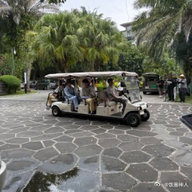 院人夏日限定团集体落地海南曹恩齐、李晋晔、文韬、何运晨三亚的阳光沙滩，齐思钧和罗