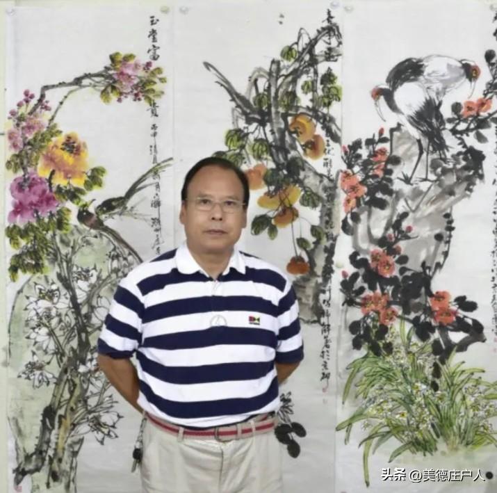 莲荷共塘结硕果 和平盛世如磐石——孙文莲赋
 
画家扈本询所作丈二巨幅荷塘荷花图